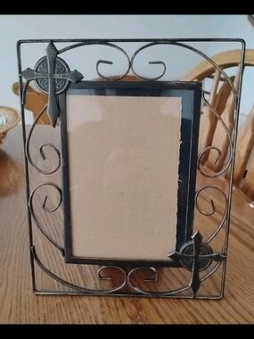 5x7 Rustic Cross Photo Frame by Casa Christina(Saralegui) Collection Home Decor